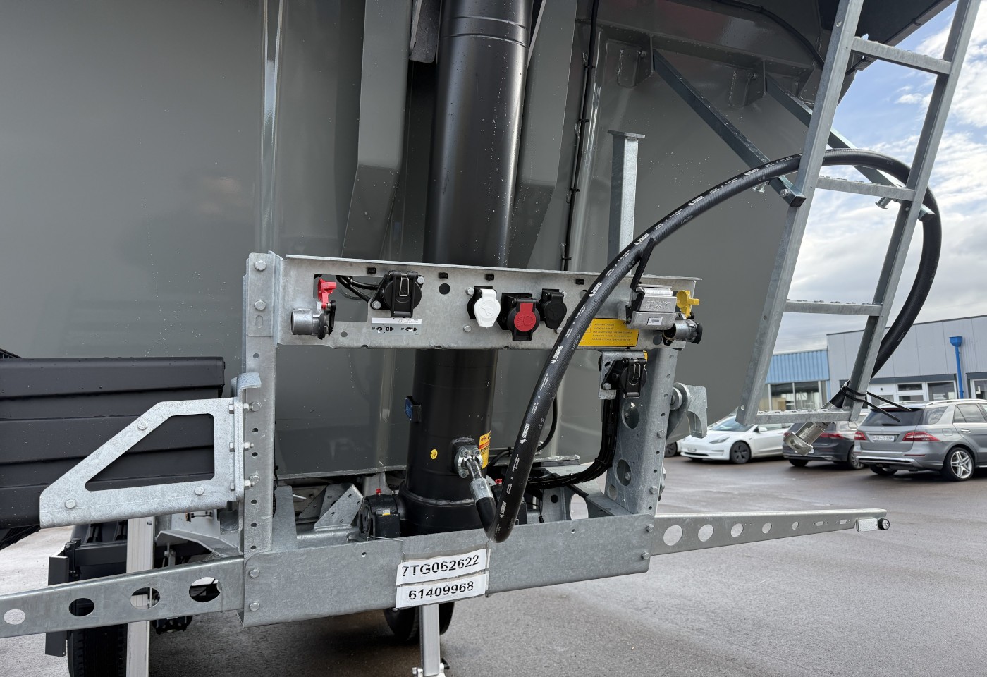 MOTO6625_3049291 vehicle image