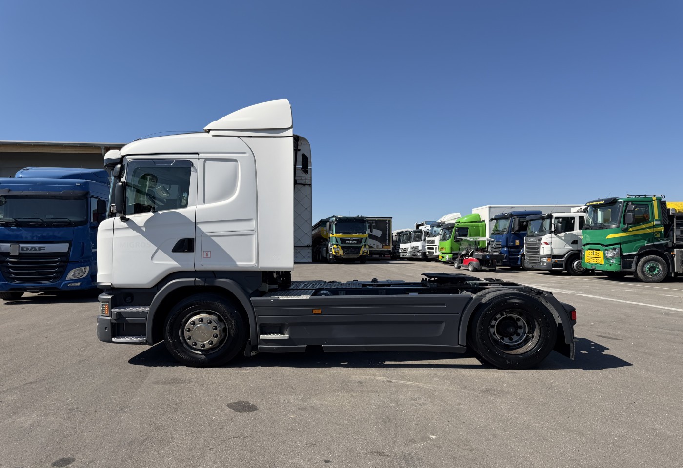 MOTO6625_3049254 vehicle image