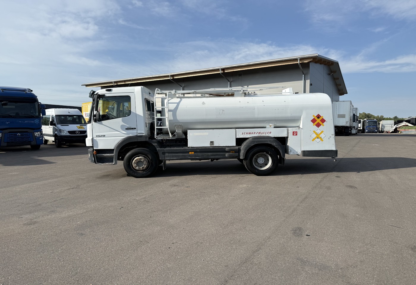 MOTO6625_3049203 vehicle image