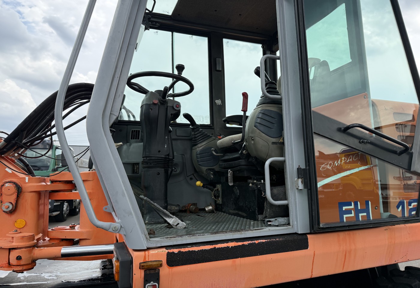 MOTO6625_3049188 vehicle image