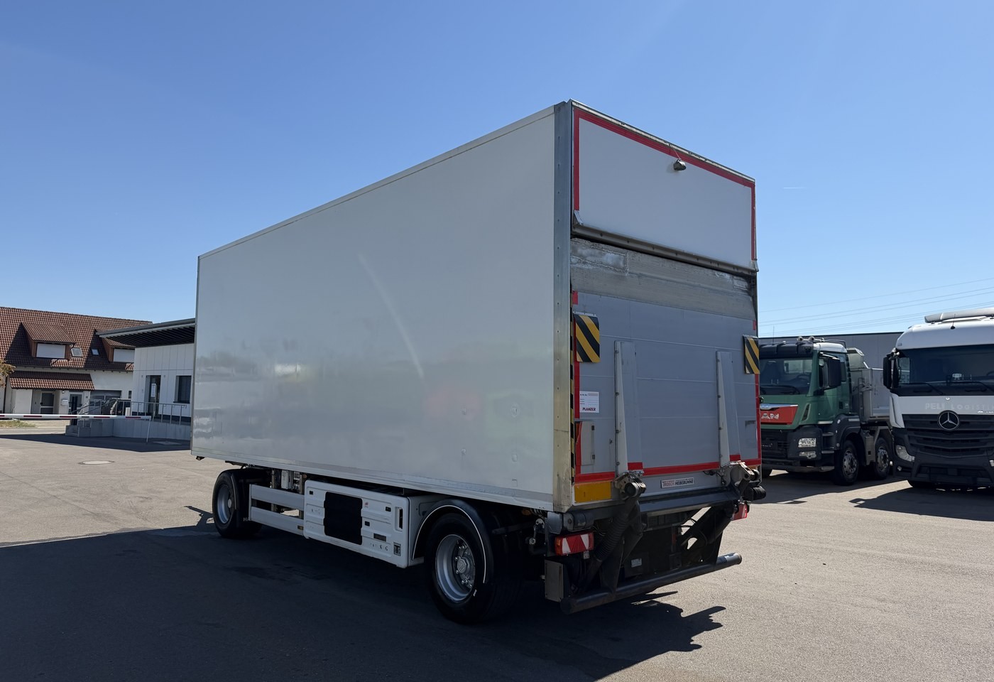 MOTO6625_3049161 vehicle image