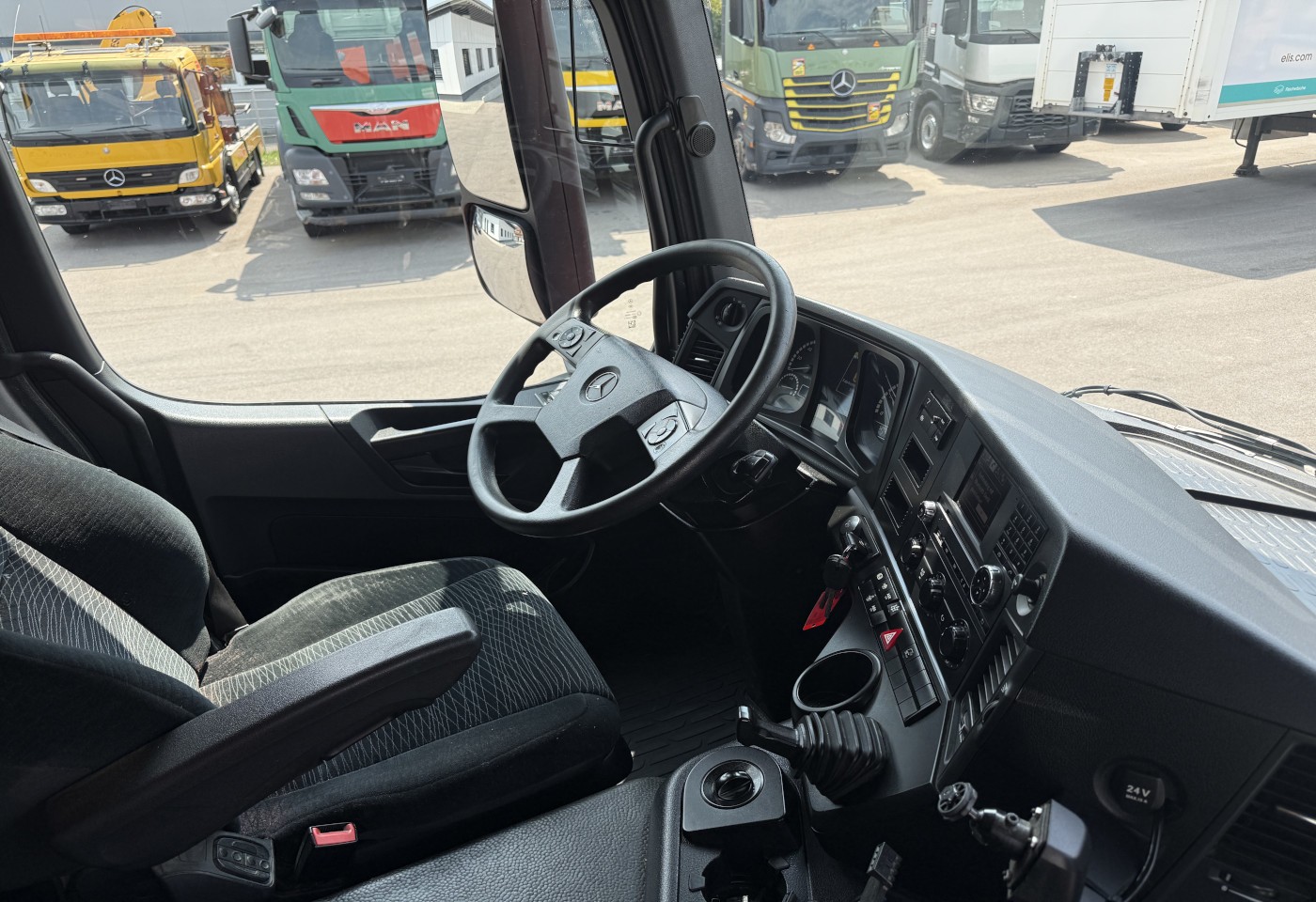 MOTO6625_3049166 vehicle image