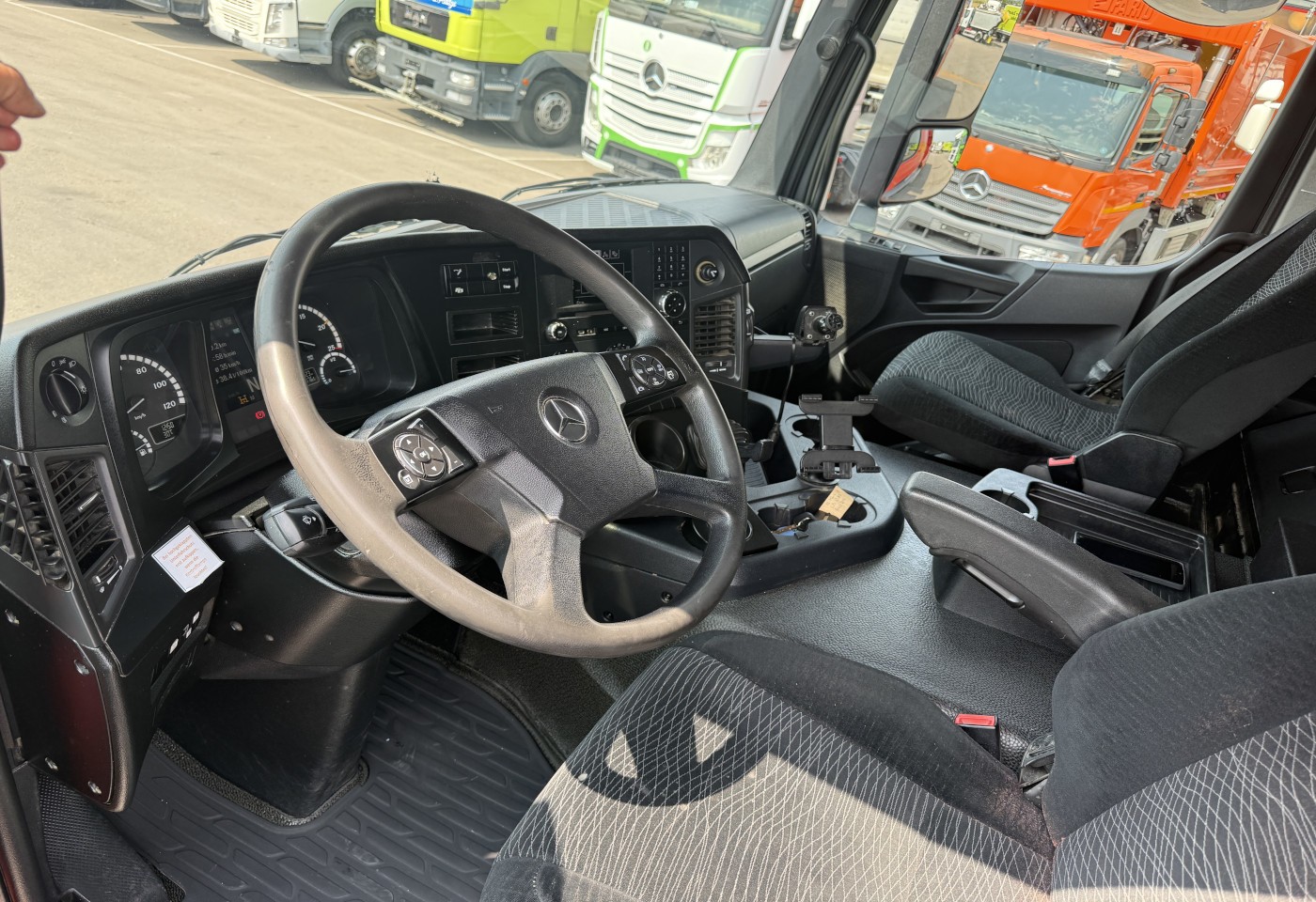MOTO6625_3049166 vehicle image